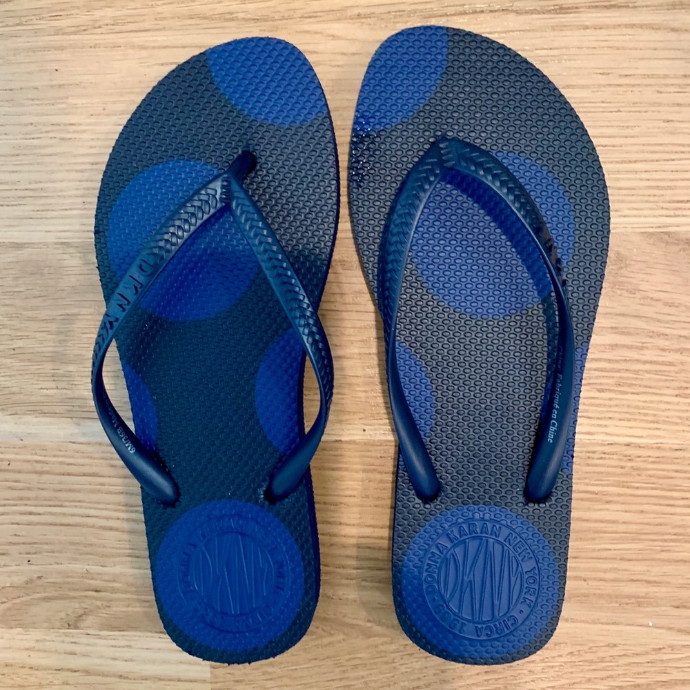 DKNY Women’s Flip Flops. Size 6 NWT
